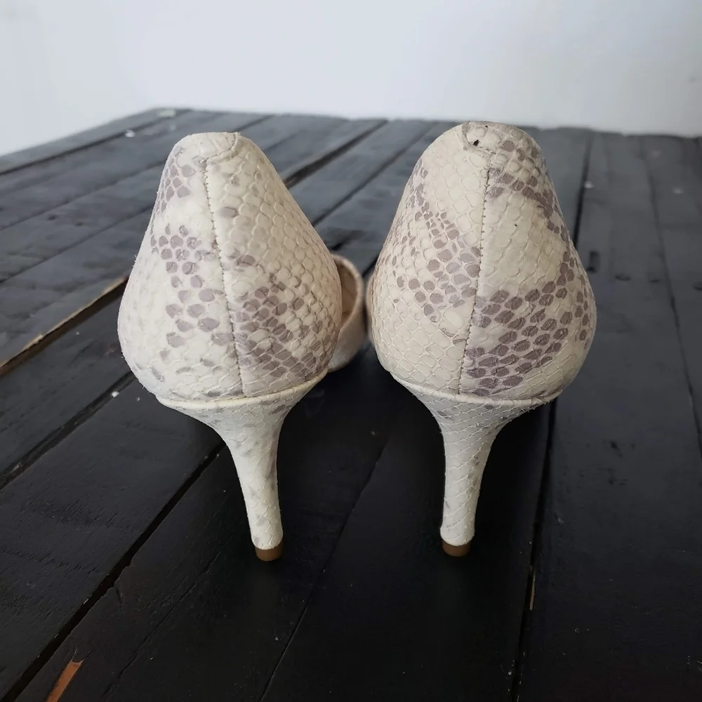 Ann Taylor Women's 9.5 Snakeskin Suede Pointed Toe Heels Beige Grey Cutout